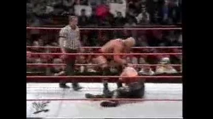 Insurrextion 2001 - The Undertaker vs Stone Cold & Triple H ( Wwf Championship) 