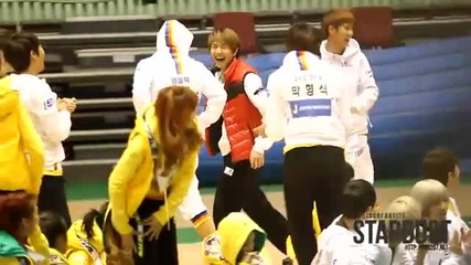 Joon&onew laughing when Mir dance Stay @ Idol Championships