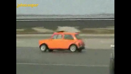 Двигател Yamaha R1 в Mini Cooper