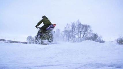 Луд руснак на мотор