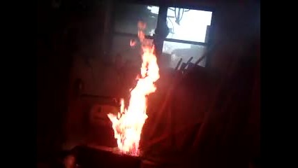 Пробно запалване на самоделната ми пелетна горелка.