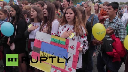 Ukraine: Hundreds march in Kiev on International Peace Day