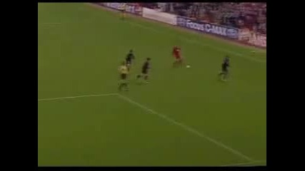 Steven Gerrard Top 10 Goals !
