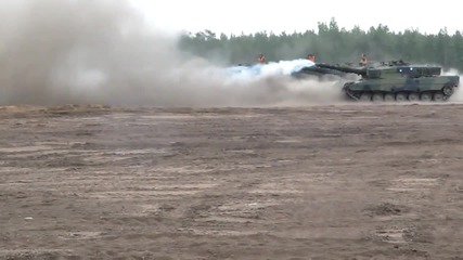 Germany - Leopards tanks - Германски танкове "леопард" стрелят едновременно