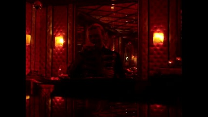Svetli ot Expose na Jivo v Bar and White