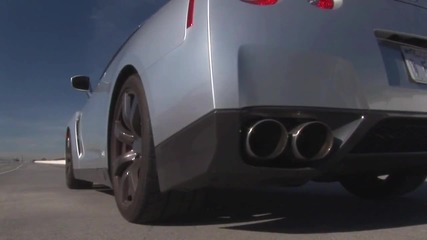Nissan Gt - R Vs Bentley Continental Super 