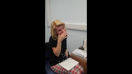 40-годишна глуха жена чува за първи път