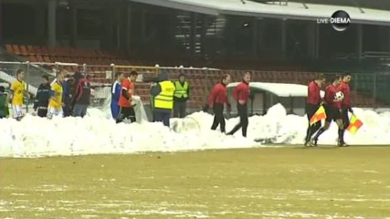 Ловеч се справи със снега, за да има футбол