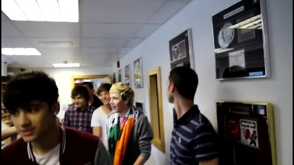 One Direction пристигат в студиото на радио Spin 1038