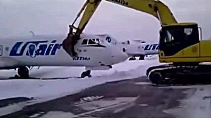Мъж разбива частен самолет след като е бил уволнен!