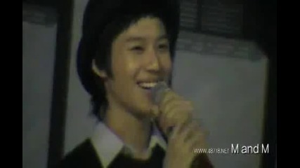Jonghyun crying on Shinee's award