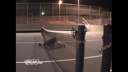 Пич се пребива на тенис кортовете 