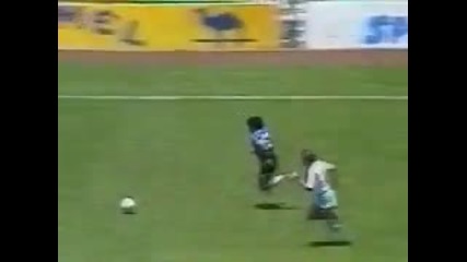 Гола на миналия век - Марадона!