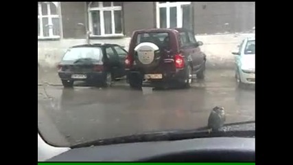 Неканен гост в дъжда