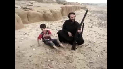 Малкият си изби зъбите 