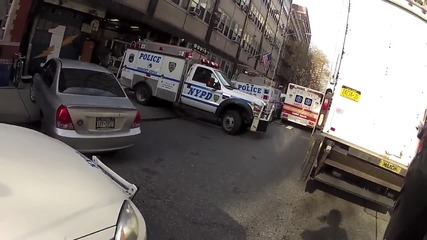 Полицейски ескорт по тротоара - не всички полицаи ви мислят лошото!