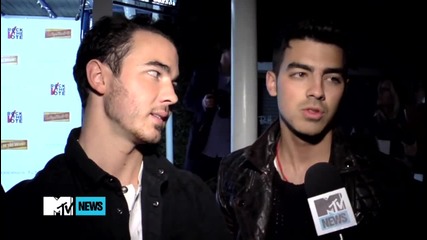 Joe Jonas и Kevin Jonas говорят за номинацията Best New Artist