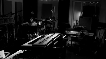 Norah Jones - Travelin' On - In Studio Clip
