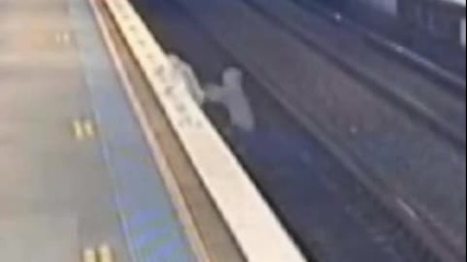 Момче оцелява след удар от влак със 160 km/h