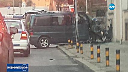 Бус се вряза в къща в Пловдив