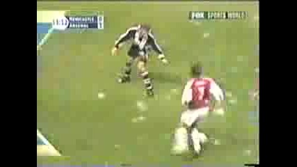Dennis Bergkamp - Страхотен Гол С Финт