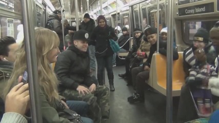 Вентрилоквист сваля момичета в метрото !