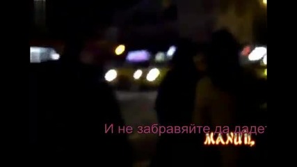 Гол и пиян(надрусан) лудак прави шоу посред улицата !