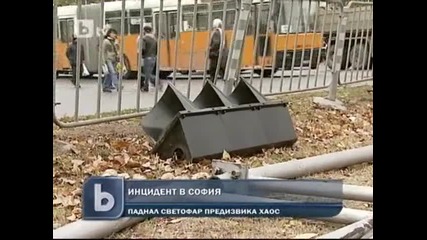 Паднал светофар създаде хаос на Сточна гара - 27.10.2011