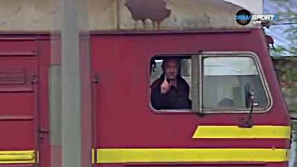 Влак минава край стадион "Огоста"