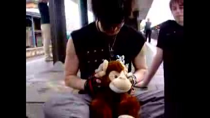 Yu Playing With A Monkey =}