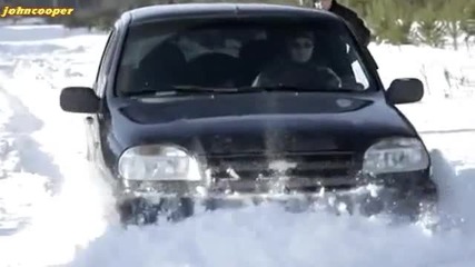 Шевролет Нива в дълбок сняг