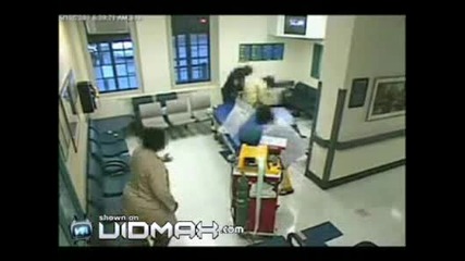 Чакаща Бабка Умира В Болницата