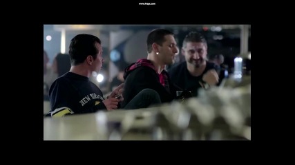 Под прикритие - (косъма минава на чекии)
