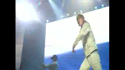 Началото на концерта! Justin Bieber - Love Me, Bigger На живо 31, 08, 2010 
