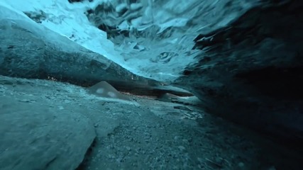 Магическата ледена пещера в Исландия!