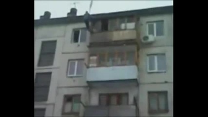 Пиян руснак пада от 5тият етаж да сграда