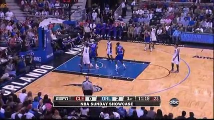 Shaq Забива През Howard