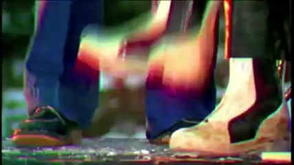 Queen - We Will Rock You 
