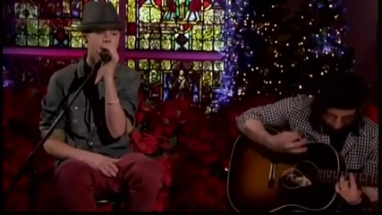 Justin Bieber - Mistletoe on A Home For the Holidays - Martina Mcbride special