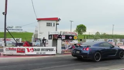 Nissan Gtr vs Mustang Boss 302
