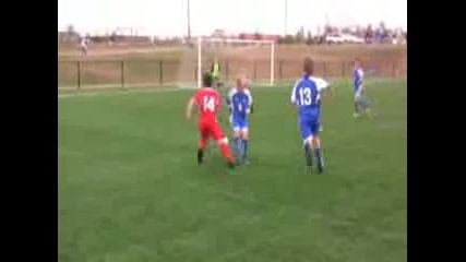 Малко Дете играе Невероятно Футбол