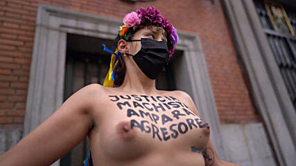 Spain: FEMEN protest gender violence, demand release of Juana Rivas in Madrid *EXPLICIT*