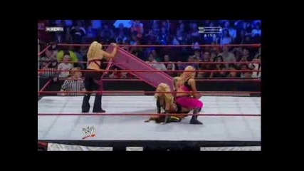 Wwe Tlc 2010 - Michelle Mccool & Layla vs Natalya & Beth Phoenix ( Divas Tag Team Tables Match ) 