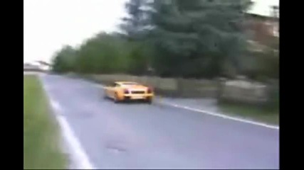 Видеото който изуми всички фенове Ferrari vs. Lamborghini 
