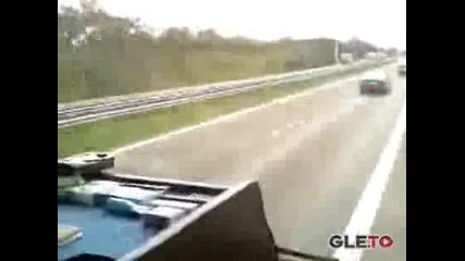 Изперкал шофьор - Ето как стават катастрофите на пътя (смях)