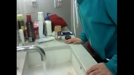 My Sister doing the cinnamon challenge - Funny