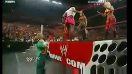 Raw 26/04/09 - 8 Diva Tag Team Match