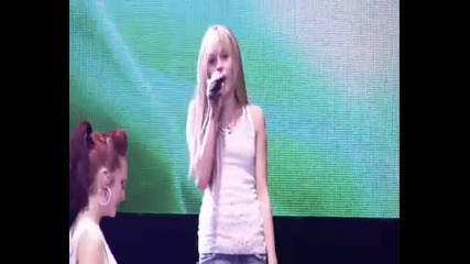 Hannah Montana - Nobodys Perfect (live)