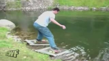 Тоя изобретил машина за ходене по вода! 
