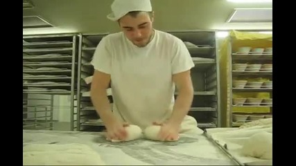 Пичове се забавляват докато правят хляб ..